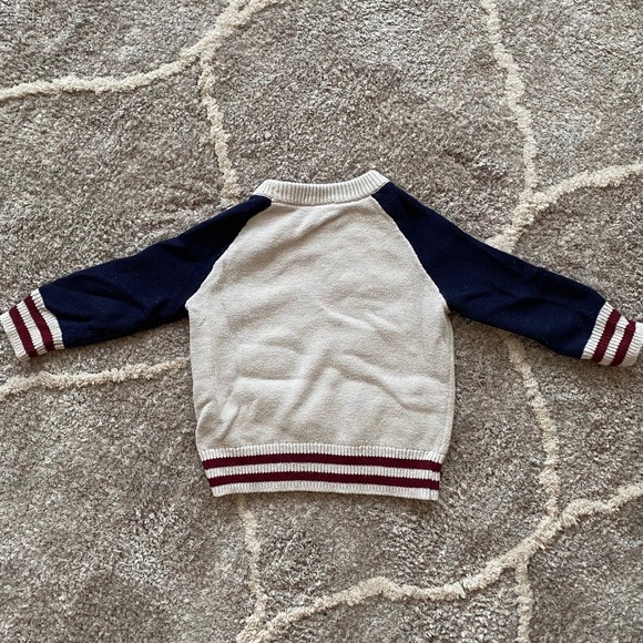 Adorable hot dog sweater - Picture 3 of 3